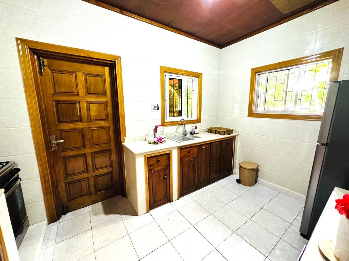 88 Days Self Catering Holidays & Accomodation Baie Lazare  Екстер'єр фото